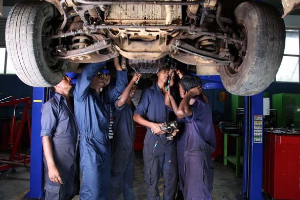 What are the top platforms to book vocational training classes in Sri Lanka?